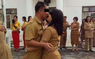 KemenPAN-RB Desak Bupati Tindak PNS Ciuman Massal - JPNN.com