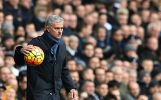 Mourinho Sudah Tak Sabar Angkat Trofi EFL - JPNN.com