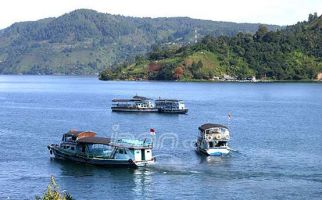 Tengah Danau Toba Berlumpur, Bagaimana KM Sinar Bangun? - JPNN.com