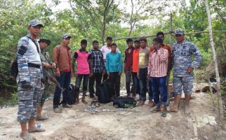 TNI AL Amankan Sembilan Imigran Asal Bangladesh - JPNN.com