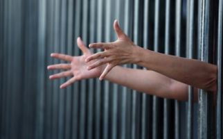 Hahahaaa...Handuk Sandi Sampai Melorot Diuber Polisi - JPNN.com