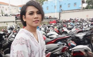 Evelyn Menitikkan Air Mata, Aming Ceria - JPNN.com