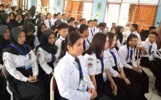 Nih, Bandingkan Gaji Guru SMK Negeri dan Swasta - JPNN.com