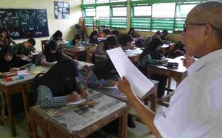 Duh, Ratusan Guru SMA-SMK mau Mogok Ngajar - JPNN.com