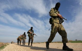 Makin Terdesak, Pemberontak Suriah Berlindung di Kamp Turki - JPNN.com