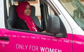 Keren..Ada Taksi Pink Khusus untuk Perempuan - JPNN.com