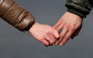 Kisah Pilu Suami, 3 Tahun Istri Selingkuh dengan Polisi - JPNN.com