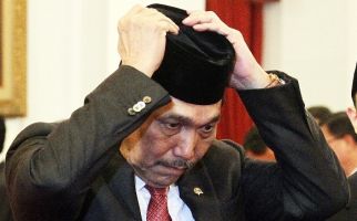 Sambangi Pulau Madura, Pak Luhut Beri Warning ke Tengkulak Garam - JPNN.com
