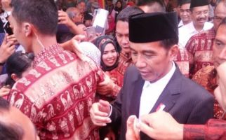 Jalan di Madina Jelek Jokowi Sentil Gubernur dan Bupati - JPNN.com