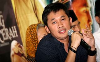 Hanung Bramantyo Jadi Kapok Motoran dan Main Bola? - JPNN.com