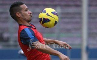 Persib Klaim Amankan Tanda Tangan Raphael Maitimo - JPNN.com