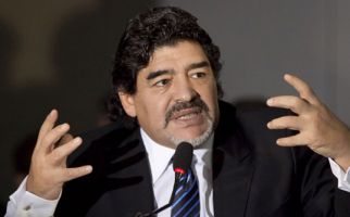 Naik Pitam! Maradona Tuntut Konami - JPNN.com