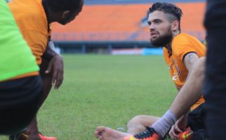 Cedera, Diego Michels Bisa Absen Tiga Pekan - JPNN.com