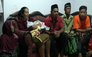 Allah Menyelamatkannya..Bayi Itu Lahir Setelah Longsor - JPNN.com