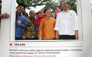 Jokowi Puji Perhatian Kang Emil ke PKL - JPNN.com