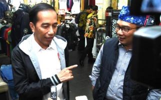 Keren Nih, Pak Jokowi Pilih Jaket Gaul Buatan Bandung - JPNN.com
