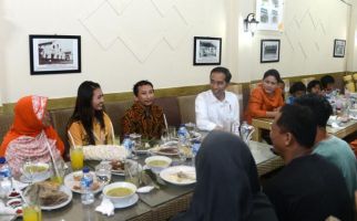 Makan Siang Bareng Jokowi, Perut Kenyang dan Pulang Bawa Uang - JPNN.com