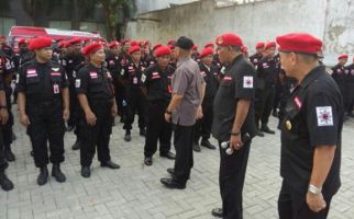 Pegang Perekam Gambar, Satgas PDIP Jabar Jaga Daerah Perbatasan - JPNN.com