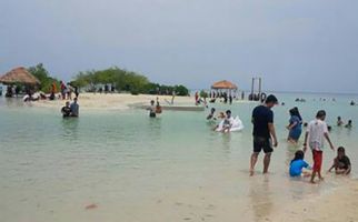 Pantai Pasir Perawan, Wisata Laut Murah Meriah di Perairan Jakarta - JPNN.com