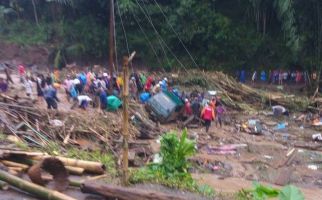 Sudah 10 Korban Jiwa Banjir Bandang Dievakuasi, 2 Masih Hilang - JPNN.com