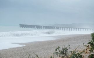 Ditambang Setiap Hari, Pantai Sudah Rata dengan Permukiman Warga - JPNN.com