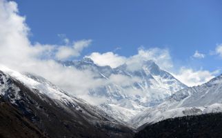 Nepal Larang Penyandang Disabilitas Mendaki Everest - JPNN.com