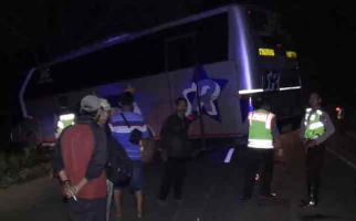 Sopir Kaget, Bus Sugeng Tabrak Pejalan Kaki - JPNN.com