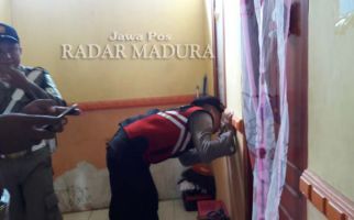 Lihat, Petugas Intip Kamar saat Razia Tempat Eksekusi PSK - JPNN.com