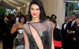 Kendall Jenner dengan Dress Supertipis yang Memesona - JPNN.com