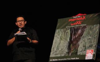 Peluncuran Buku Puisi “Memeluk Waktu” Karya Fadli Zon - JPNN.com