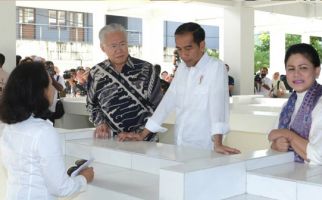 Pak Jokowi Sambangi Pasar Mama Jayapura - JPNN.com