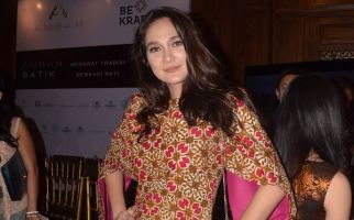 Pakai Batik, Bukti Luna Maya Cinta Produk Indonesia - JPNN.com