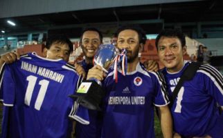 Tim Pers Kemenpora Juara Invitasi Sepakbola Antarforum Wartawan 2017 - JPNN.com