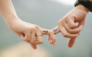 Sehatkah Suka Membandingkan Hubungan Kita dengan Orang Lain? - JPNN.com