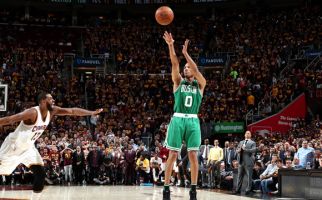 Tembakan 3 Angka Bradley di 0,1 Detik Terakhir Bawa Celtics Tekuk Cavaliers - JPNN.com