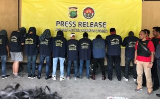 Pesta Seks Gay, Ada Tisu Basah, Topeng, Kondom - JPNN.com