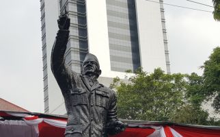 Resmikan Patung Bung Karno di Lemhanas, Megawati Ingatkan Takdir Bangsa Indonesia - JPNN.com