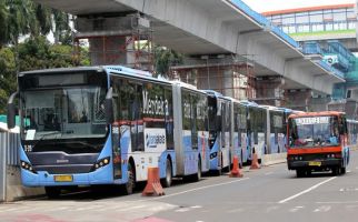 Jalan Menuju DPR Masih Ditutup, Transjakarta Kembali Alihkan Rute - JPNN.com