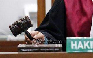 Kurir Narkoba Nyanyikan Lagu untuk Istri saat Sidang, Hakim Ngakak - JPNN.com