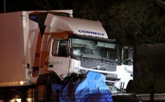Tragis, Empat Polisi Tewas Ditabrak Truk Pembawa Daging Beku - JPNN.com