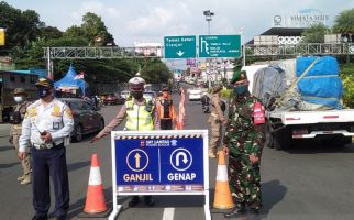 Puncak Macet Parah, Sekitar 9.000 Kendaraan Belum Turun - JPNN.com