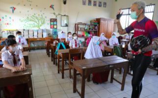 Keren, Ada Sekolah Menerapkan Sistem Hybrid untuk PTM Terbatas - JPNN.com