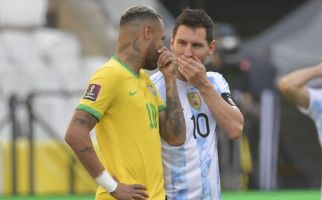 Lionel Messi Geram dengan Ulah Petugas yang Masuk Lapangan Brasil vs Argentina - JPNN.com