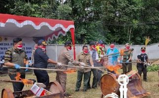 Bea Cukai Bersama Balai Karantina Pertanian Musnahkan Barang Bukti Berbahaya - JPNN.com