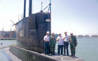 TNI AL Mendorong Percepatan Penyelesaian Overhaul KRI Cakra-401 - JPNN.com