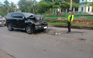 Braaak, Mobil Bupati Merangin Tabrak Truk Batu Bara, Mengerikan - JPNN.com