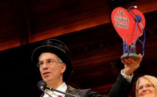 Ig Nobel Beri Penghargaan kepada Penemu Fungsi Jenggot dan Teknik Mengangkut Badak - JPNN.com
