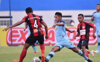 Persela Lamongan vs Persipura Jayapura: Iwan Setiawan Sebut Kualitas Mutiara Hitam Menurun - JPNN.com