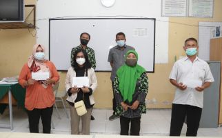 Koperasi Sekolah Kembalikan Uang Siswa MBR yang Terlanjur Beli Seragam - JPNN.com