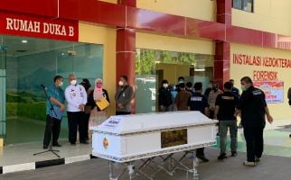 Penyerahan Jenazah Korban Kebakaran Lapas Tangerang, Air Mata Keluarga tak Terbendung - JPNN.com